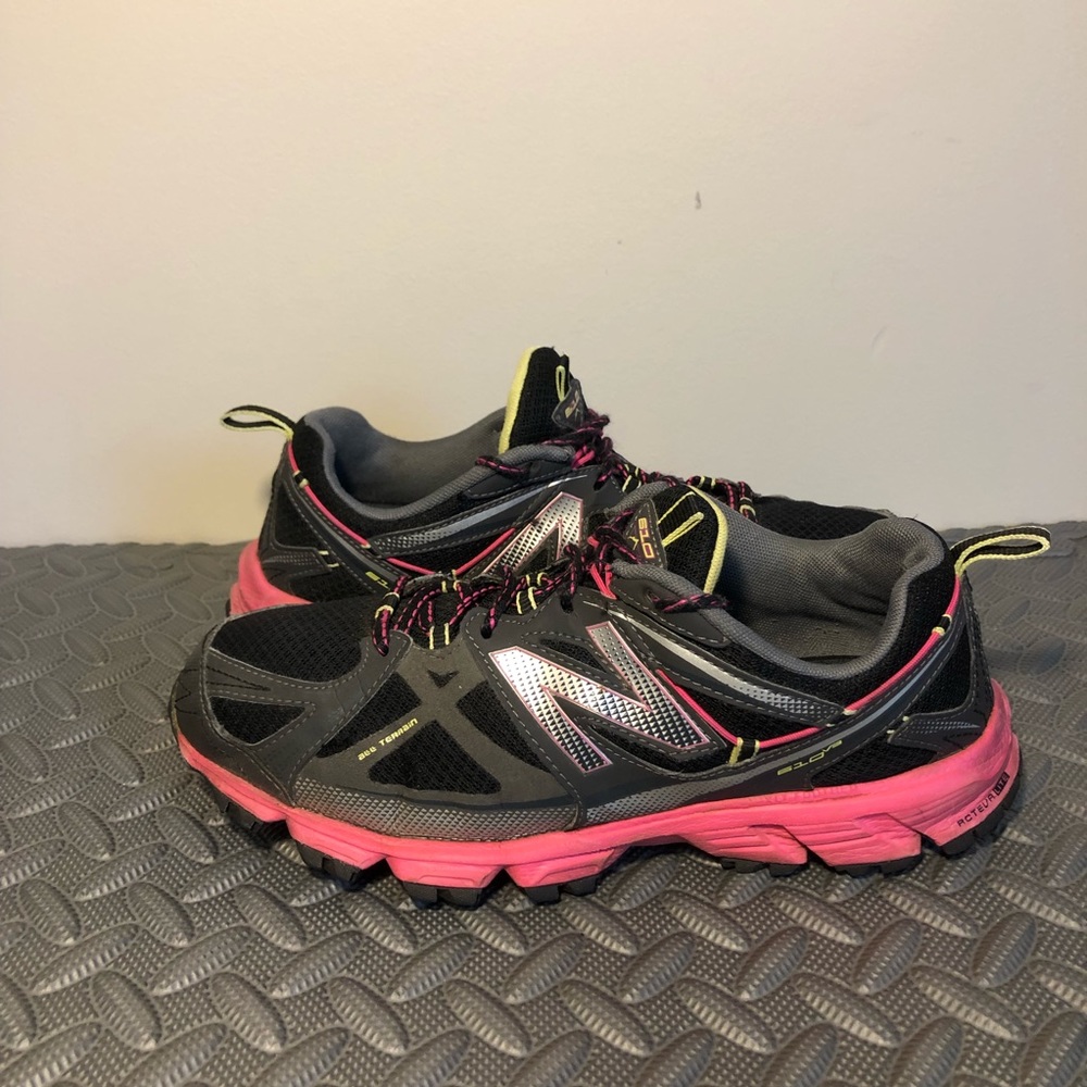 New Balance 610 Trail Running Shoe women’s size 9